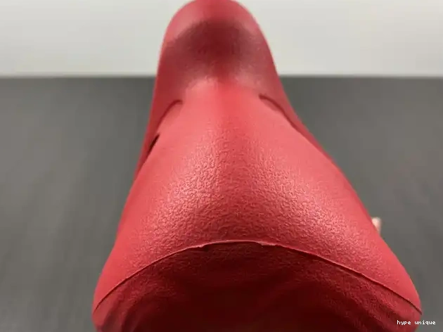 hype CW3355 Red Yeezy Adidas Foam 0608